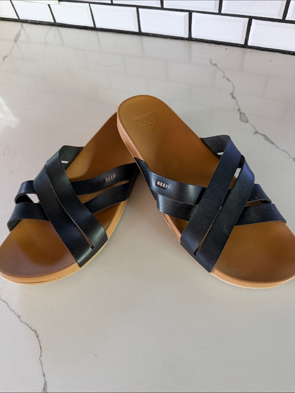 Reef Women’s Black Cushion Spring Bloom Crisscross Strap Sandals, NEAR NEW Sz 10